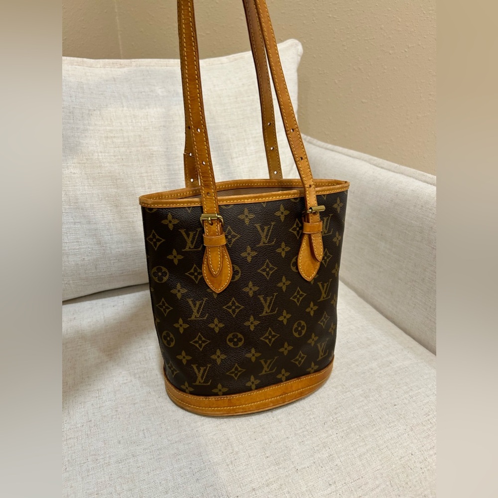 Louis Vuitton Monogram Petit Bucket 23
